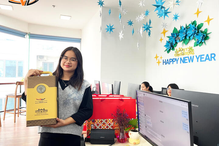 🎉🌸 Sắc Đỏ Ngập Tràn – Quà Tết Công Ty Mừng Xuân 2025 🌸🎉