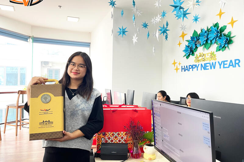 🎉🌸 Sắc Đỏ Ngập Tràn – Quà Tết Công Ty Mừng Xuân 2025 🌸🎉