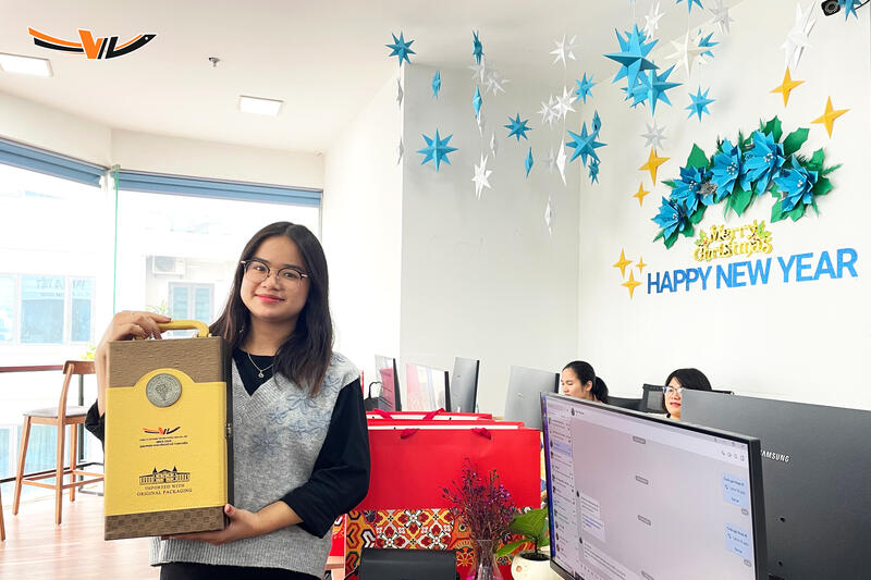 🎉🌸 Sắc Đỏ Ngập Tràn – Quà Tết Công Ty Mừng Xuân 2025 🌸🎉